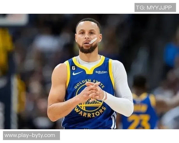 波杰与库里携手迎来第三年默契加深与巴特勒的配合日益成熟