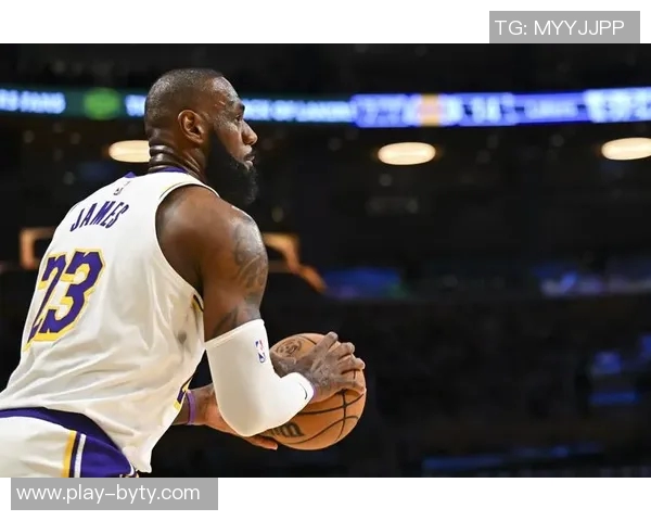 詹姆斯谈球队投篮表现坚信命中率将回暖强调防守是赢球关键