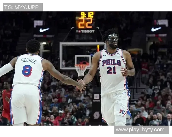 乔治恩比德参与3对3训练展现流畅移动与顶级投篮技巧 乔治恩比德参与3对3训练展现流畅移动与顶级投篮技巧