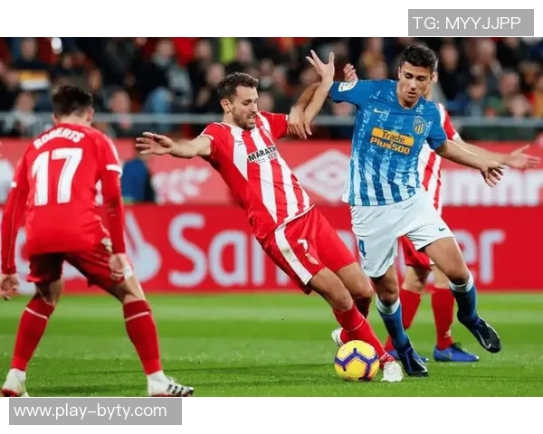 西甲球员开场静止抗议引发热议赛事转播俯瞰球场长达20秒 西甲球员开场静止抗议引发热议赛事转播俯瞰球场长达20秒