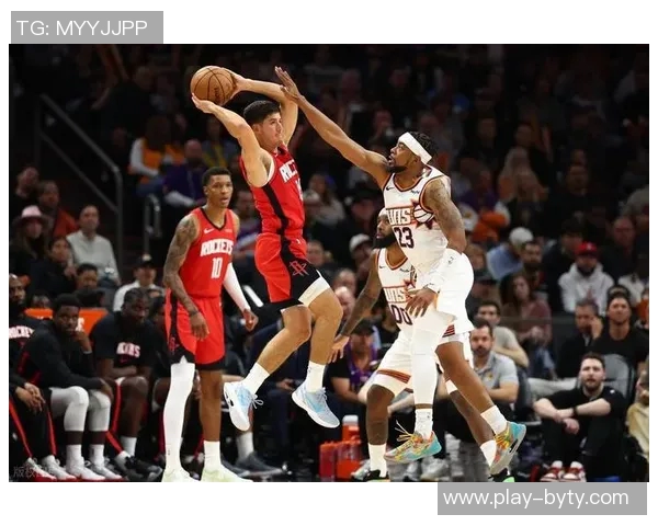 狄龙与火箭球员深情拥抱展现真爱情怀温暖全场